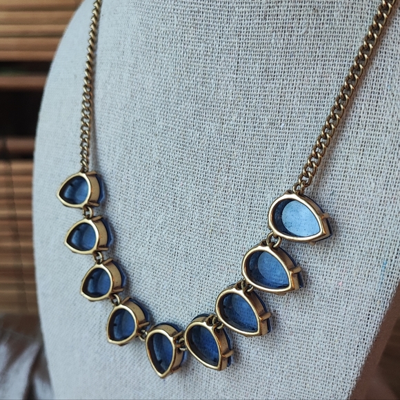 J Crew Brand Signed Teardrop Faceted Sapphire Blue Glass Statement Necklace - Picture 3 of 6